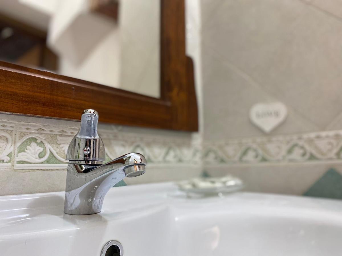 B&B L'Angolino Intero Alloggio Usigliano Extérieur photo