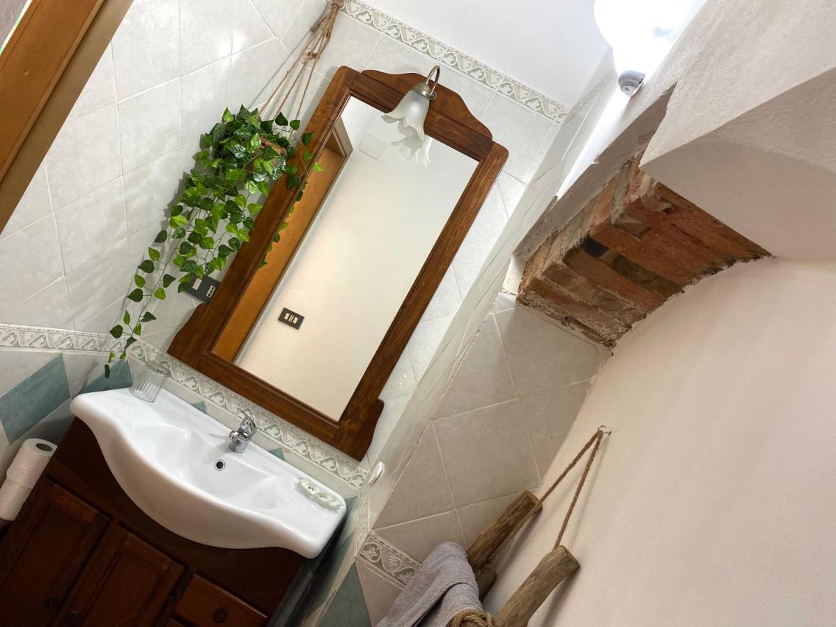 B&B L'Angolino Intero Alloggio Usigliano Extérieur photo